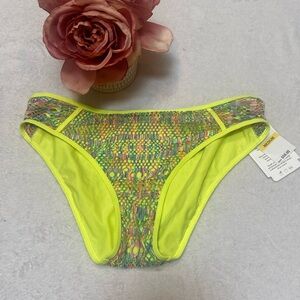 BECCA NWT Size M Hipster Fit Swim Bottom